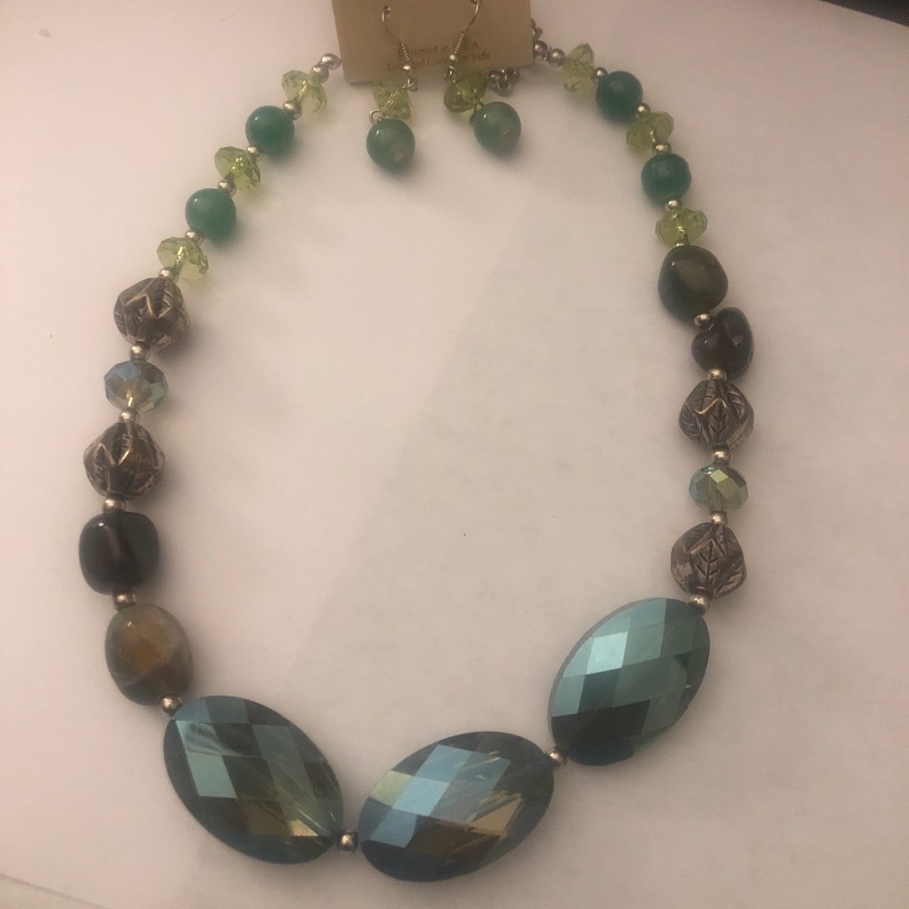 Necklace and earrings set